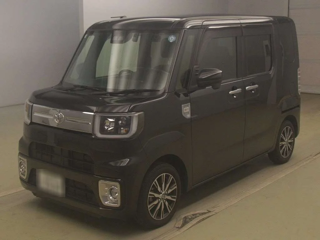 Toyota Pixis Mega LA700A 2021